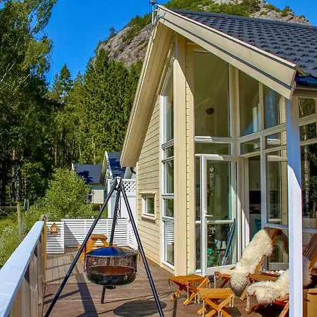 3 Bedroom Lovely In Hotel Farsund