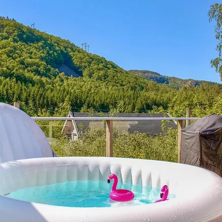 Hotell 3 Bedroom Lovely In 3*